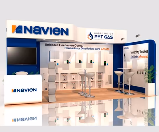 Navien和PYT燃气公司在展会上展出，展示产品展商、柜台、凳子和西班牙语的促销横幅，展示创新和针对拉美市场的产品。