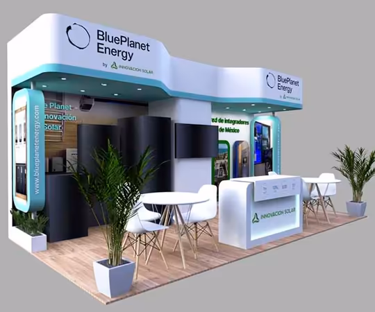 这是BluePlanet Energy和Solar Innovation的展会展位，设有显示屏、座位区、信息牌和木质地板上的盆栽植物。