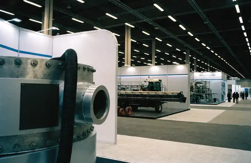 Stands de exhibición industrial en la Feria de Zaragoza.